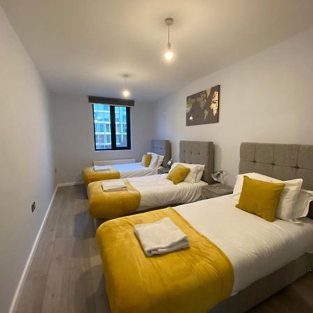 Cosy Flats Near Heathrow, Group Bookings Available With Parking Space Hounslow Eksteriør billede