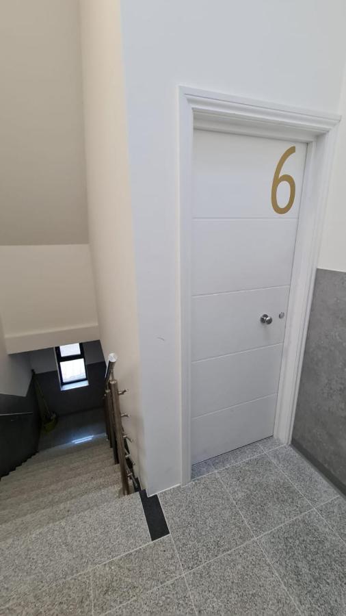 Cosy Flats Near Heathrow, Group Bookings Available With Parking Space Hounslow Eksteriør billede
