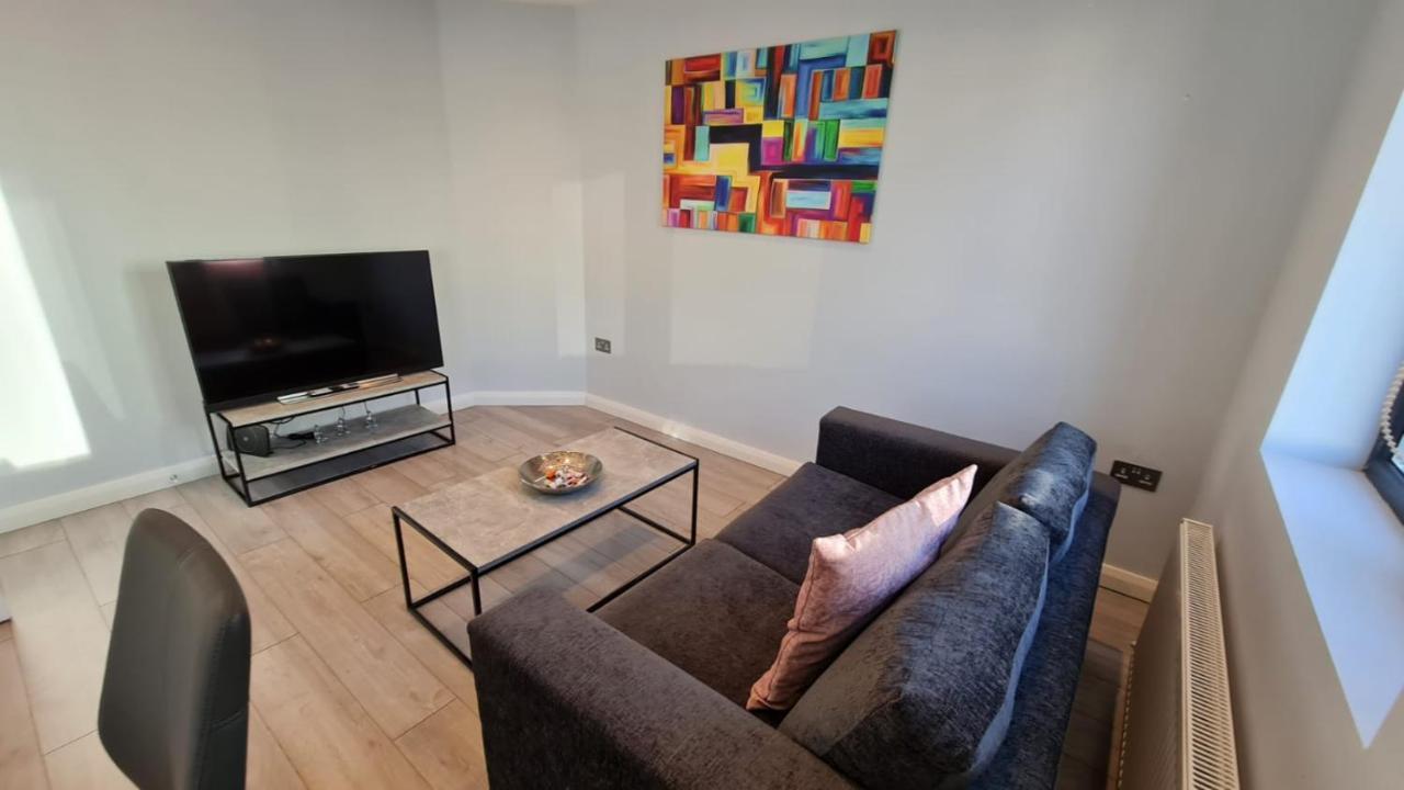 Cosy Flats Near Heathrow, Group Bookings Available With Parking Space Hounslow Eksteriør billede