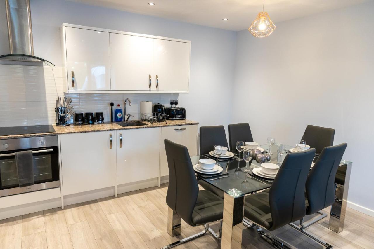 Cosy Flats Near Heathrow, Group Bookings Available With Parking Space Hounslow Eksteriør billede