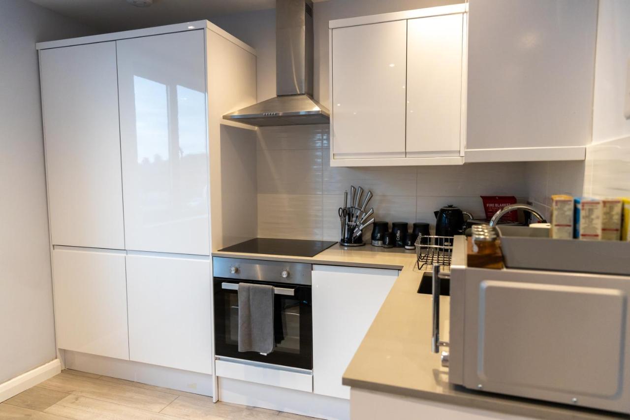 Cosy Flats Near Heathrow, Group Bookings Available With Parking Space Hounslow Eksteriør billede