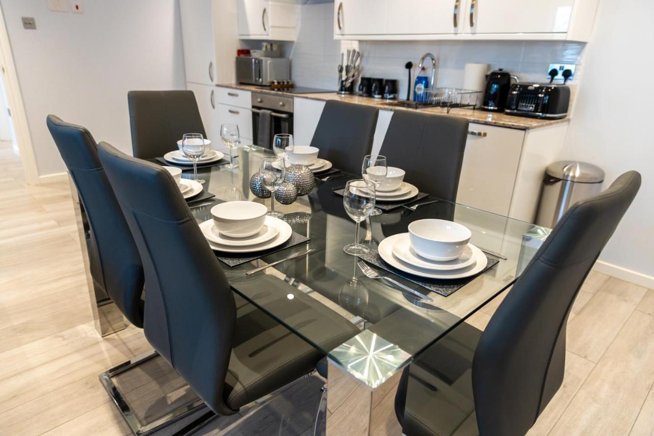 Cosy Flats Near Heathrow, Group Bookings Available With Parking Space Hounslow Eksteriør billede