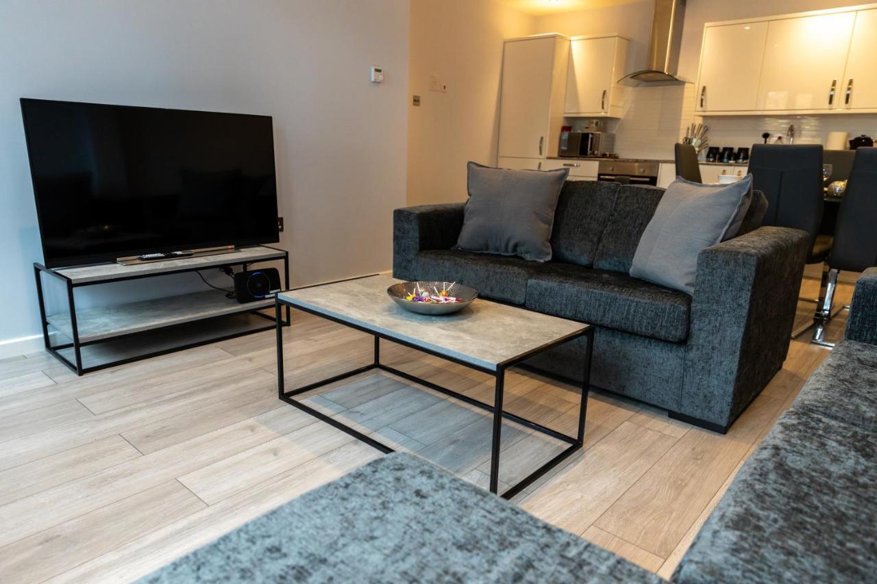Cosy Flats Near Heathrow, Group Bookings Available With Parking Space Hounslow Eksteriør billede