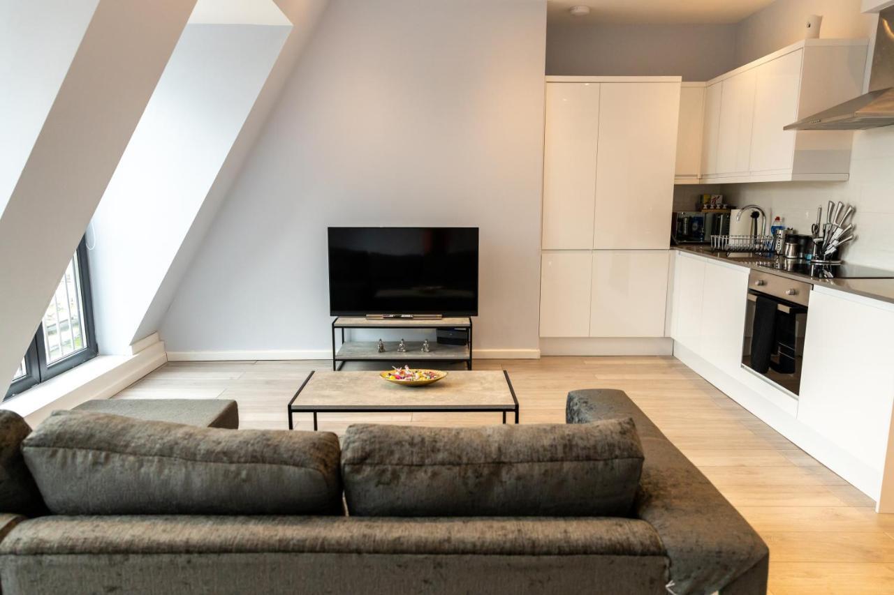 Cosy Flats Near Heathrow, Group Bookings Available With Parking Space Hounslow Eksteriør billede