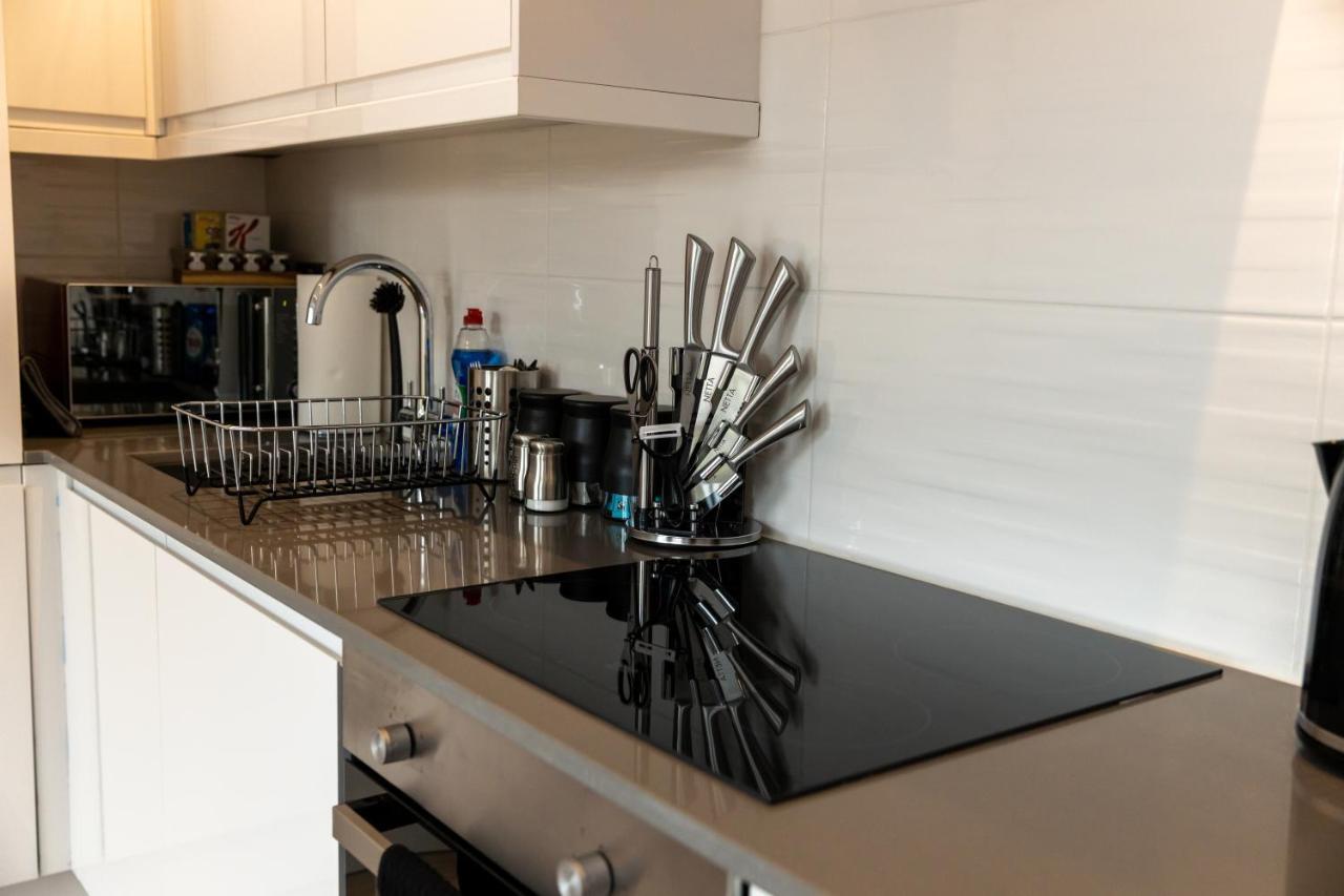 Cosy Flats Near Heathrow, Group Bookings Available With Parking Space Hounslow Eksteriør billede